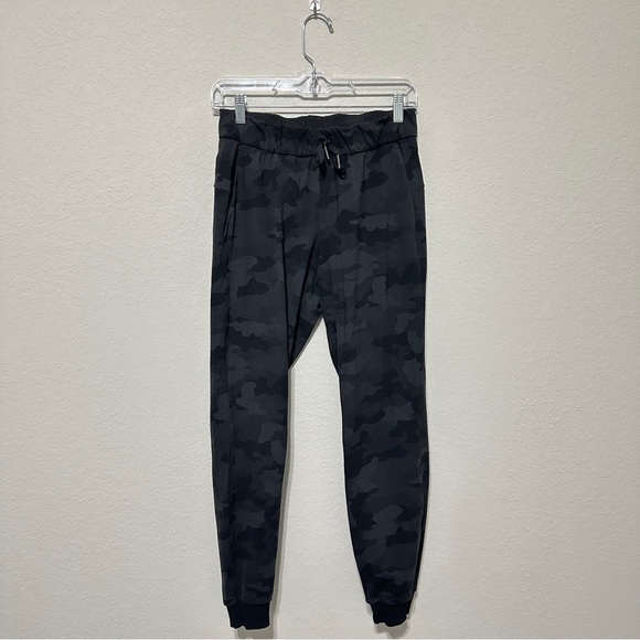 Lululemon Keep Moving Joggers Women 4 Black Camo Stretch Pants Nulu Athletic Gym - Picture 1 of 5